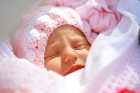 Фото - Уход за новорожденной девочкой