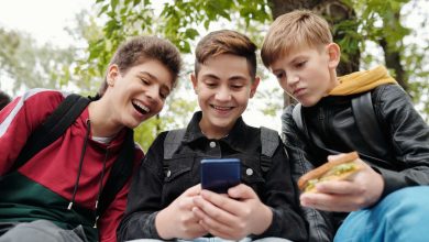 Фото - Мединский предложил запретить детям пользоваться смартфонами в московских школах