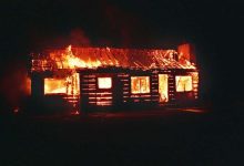 Фото - Школьница спасла пенсионерку из горящего дома в Бурятии