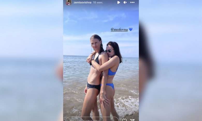 Фото - Актрисы Наталья Земцова и Марьяна Спивак снялись в купальниках на берегу моря в Турции